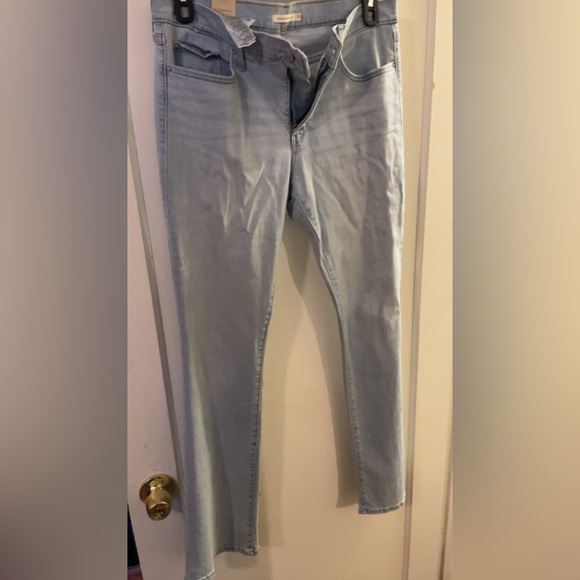 Levi’s - Picture 2 of 2